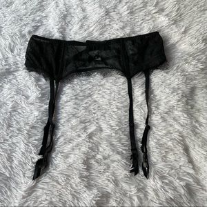 Victoria’s Secret Black Lace Garter Belt (M/L)